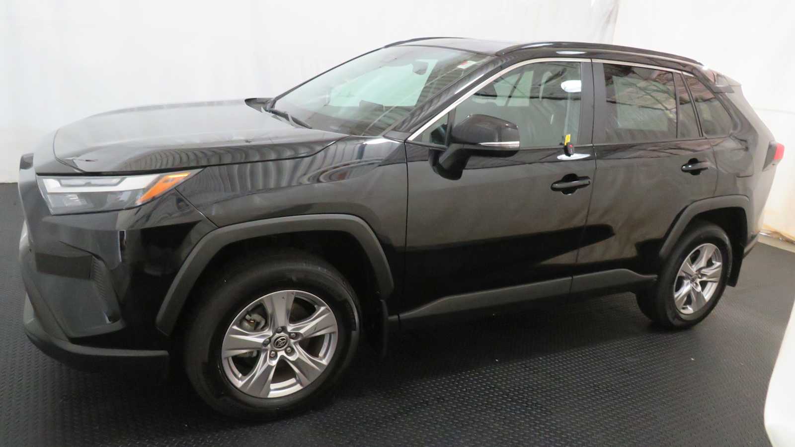 2023 Toyota RAV4 XLE photo 2
