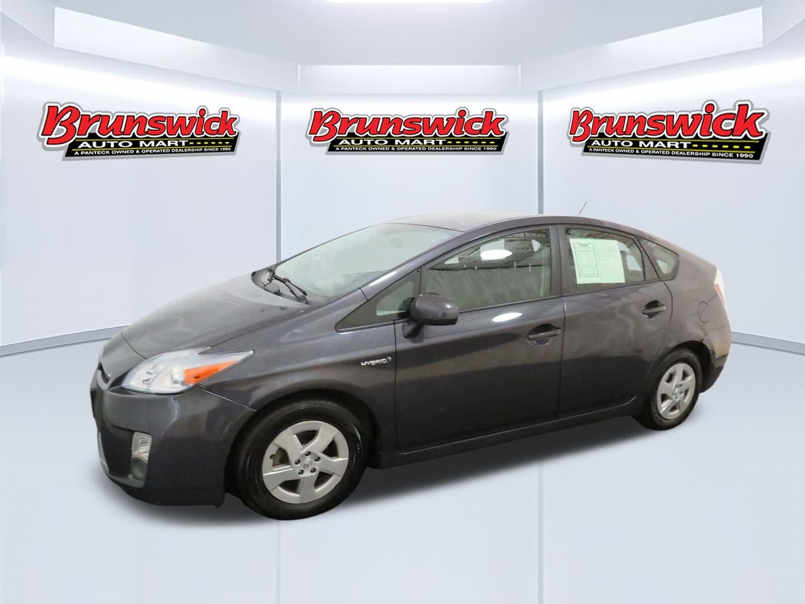 2011 Toyota Prius Three photo 2