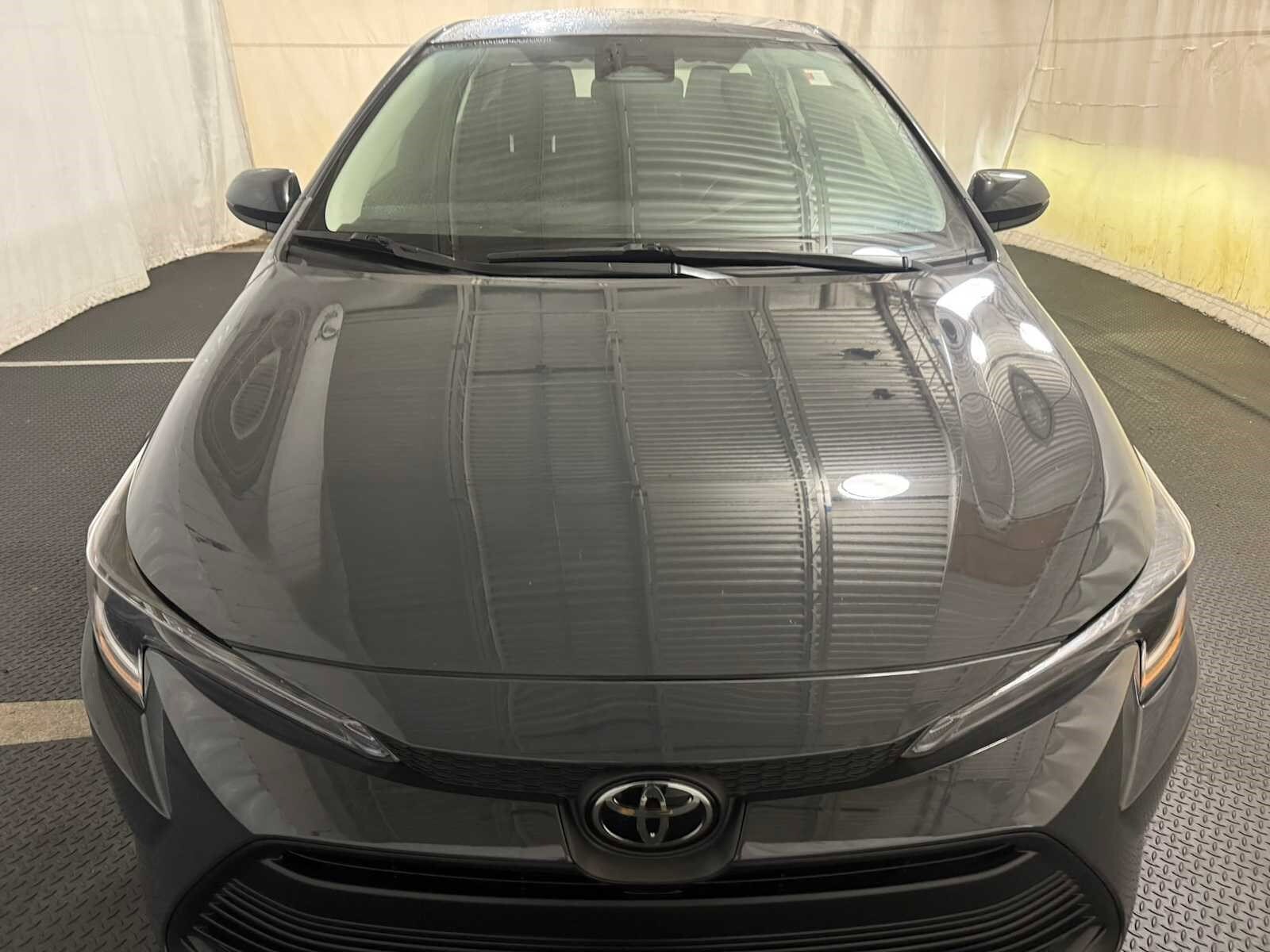 2023 Toyota Corolla LE photo 3