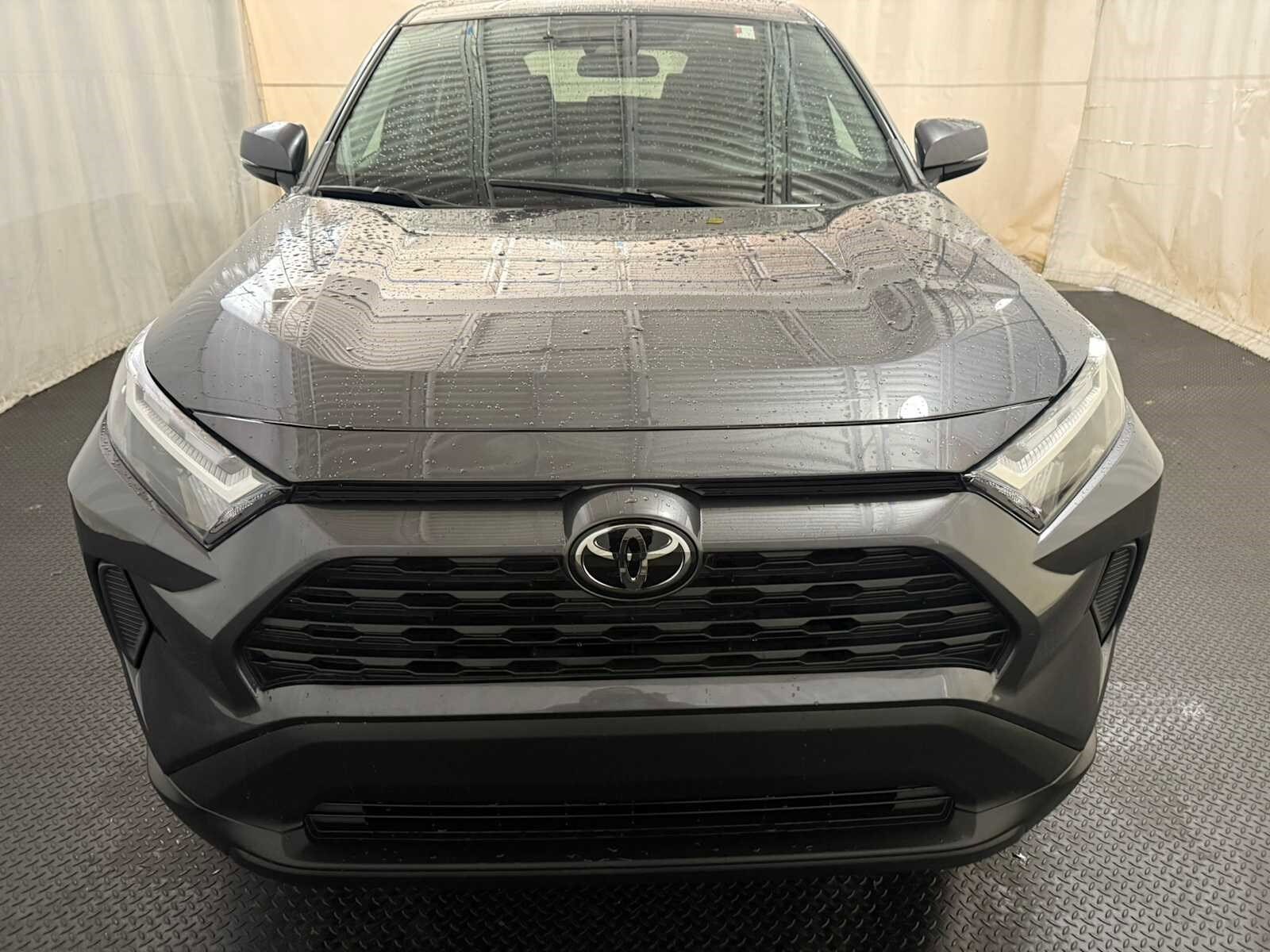 2023 Toyota RAV4 LE photo 3