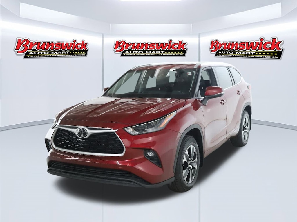 Used 2022 Toyota Highlander XLE SUV