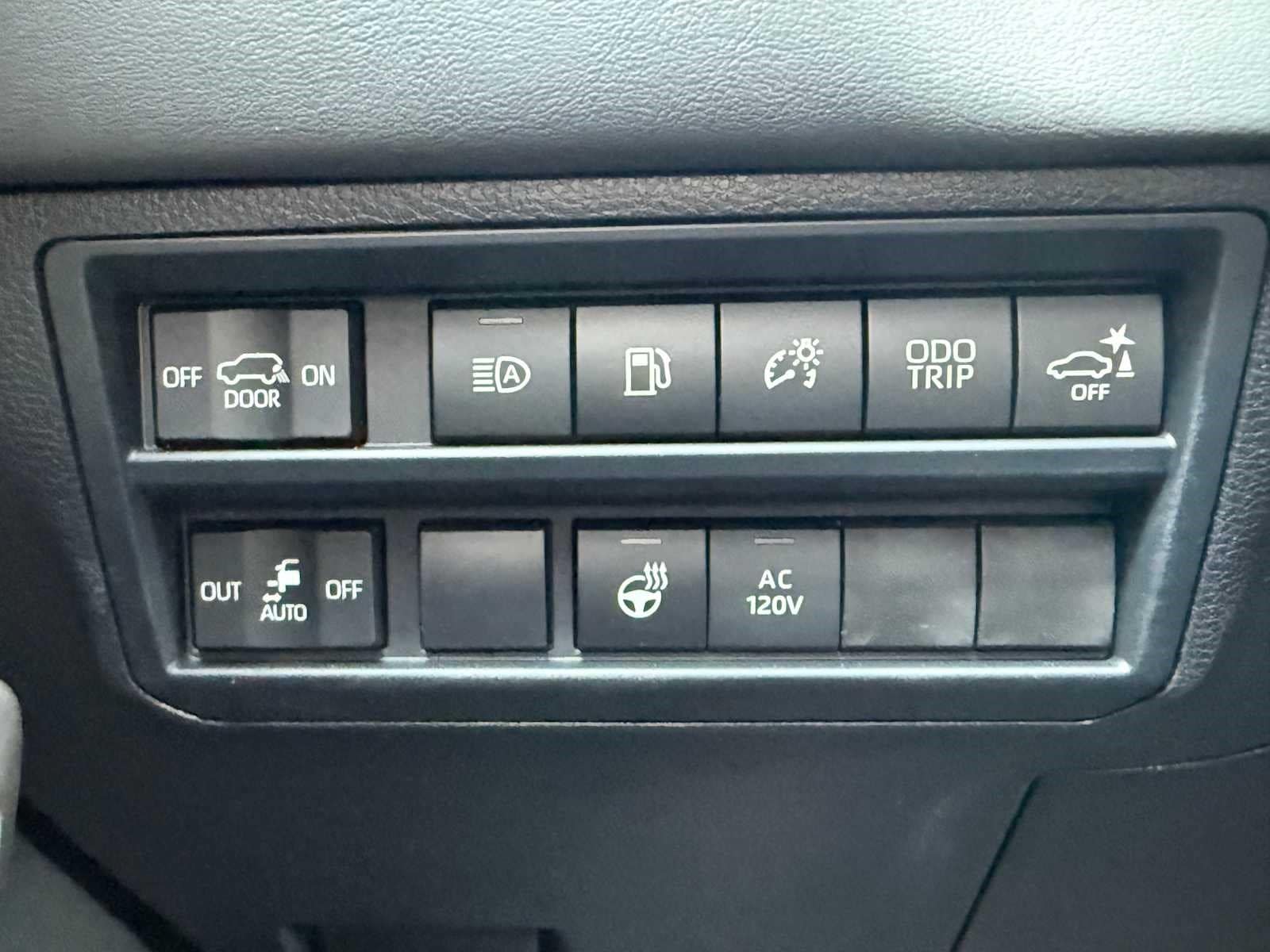 2026 Toyota Sequoia Platinum - Photo 30