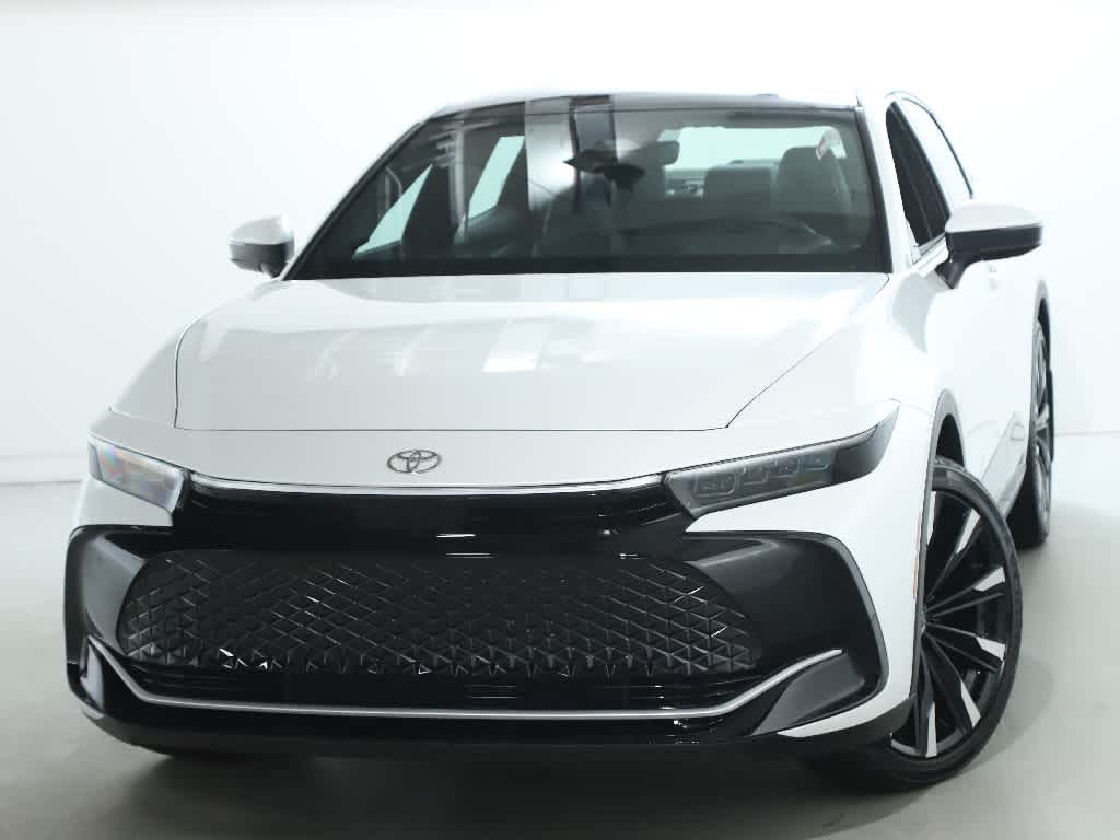 2025 Toyota Crown Platinum photo 3