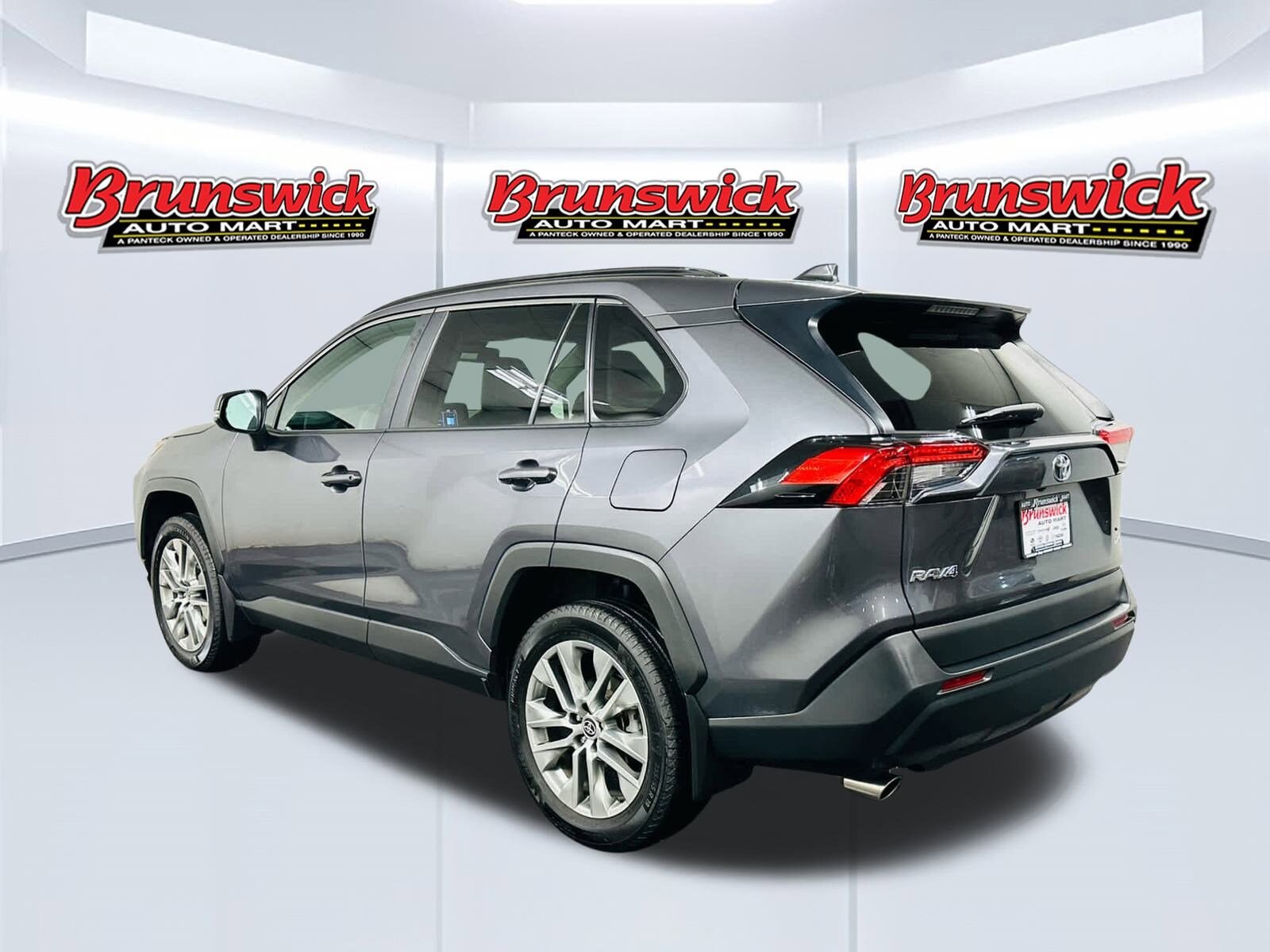2022 Toyota RAV4 XLE Premium photo 2