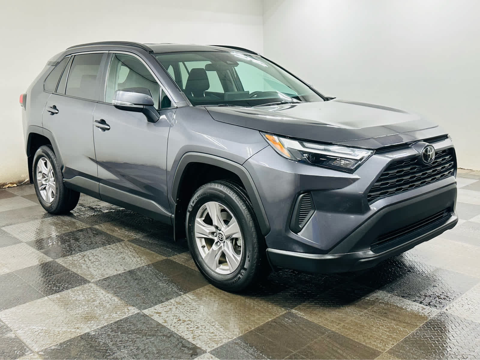 2022 Toyota RAV4 XLE photo 3