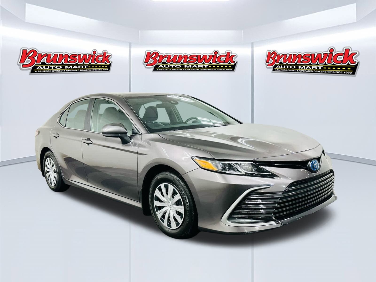 2024 Toyota Camry Hybrid LE photo 3