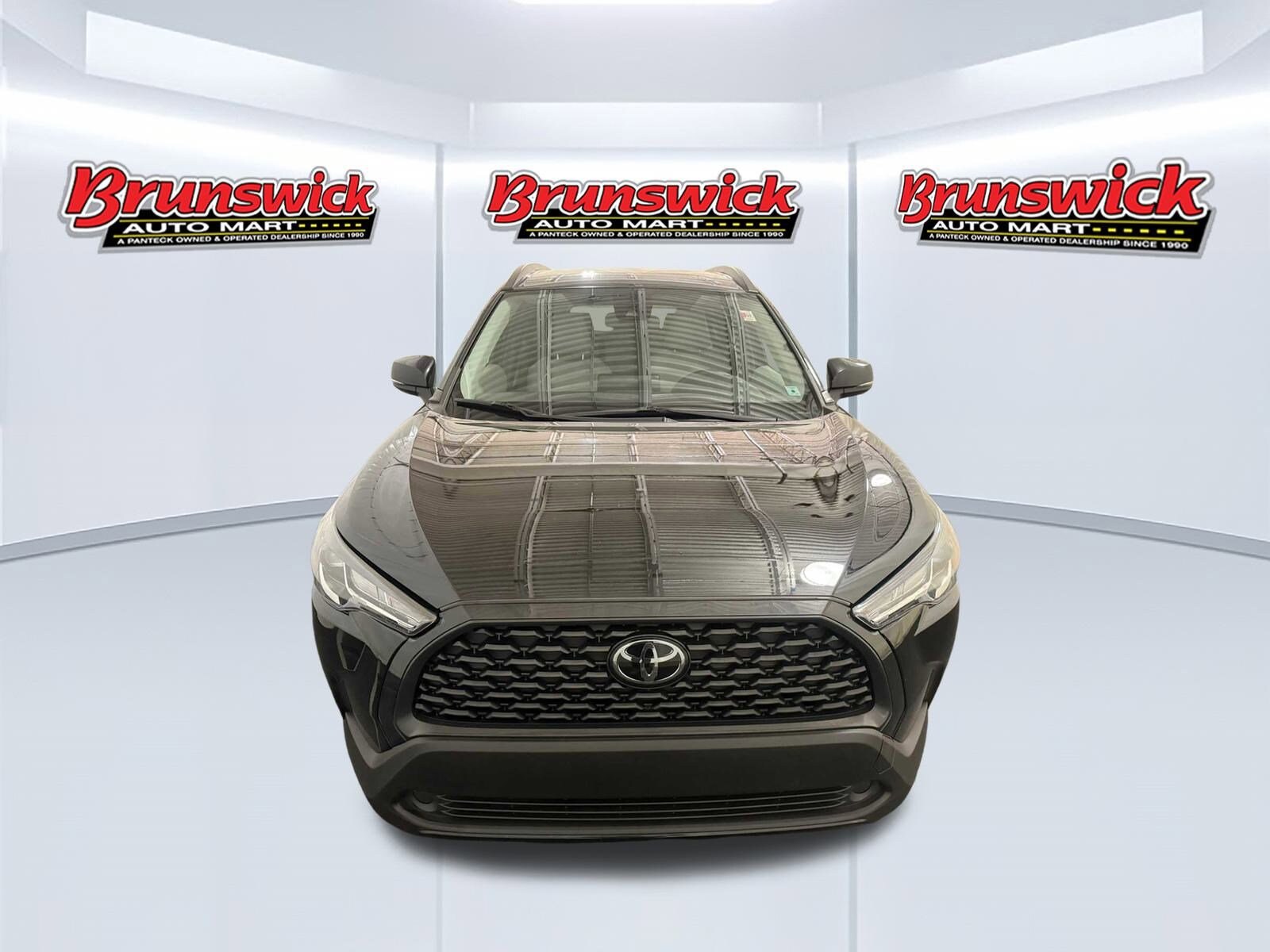 2022 Toyota Corolla Cross LE photo 2