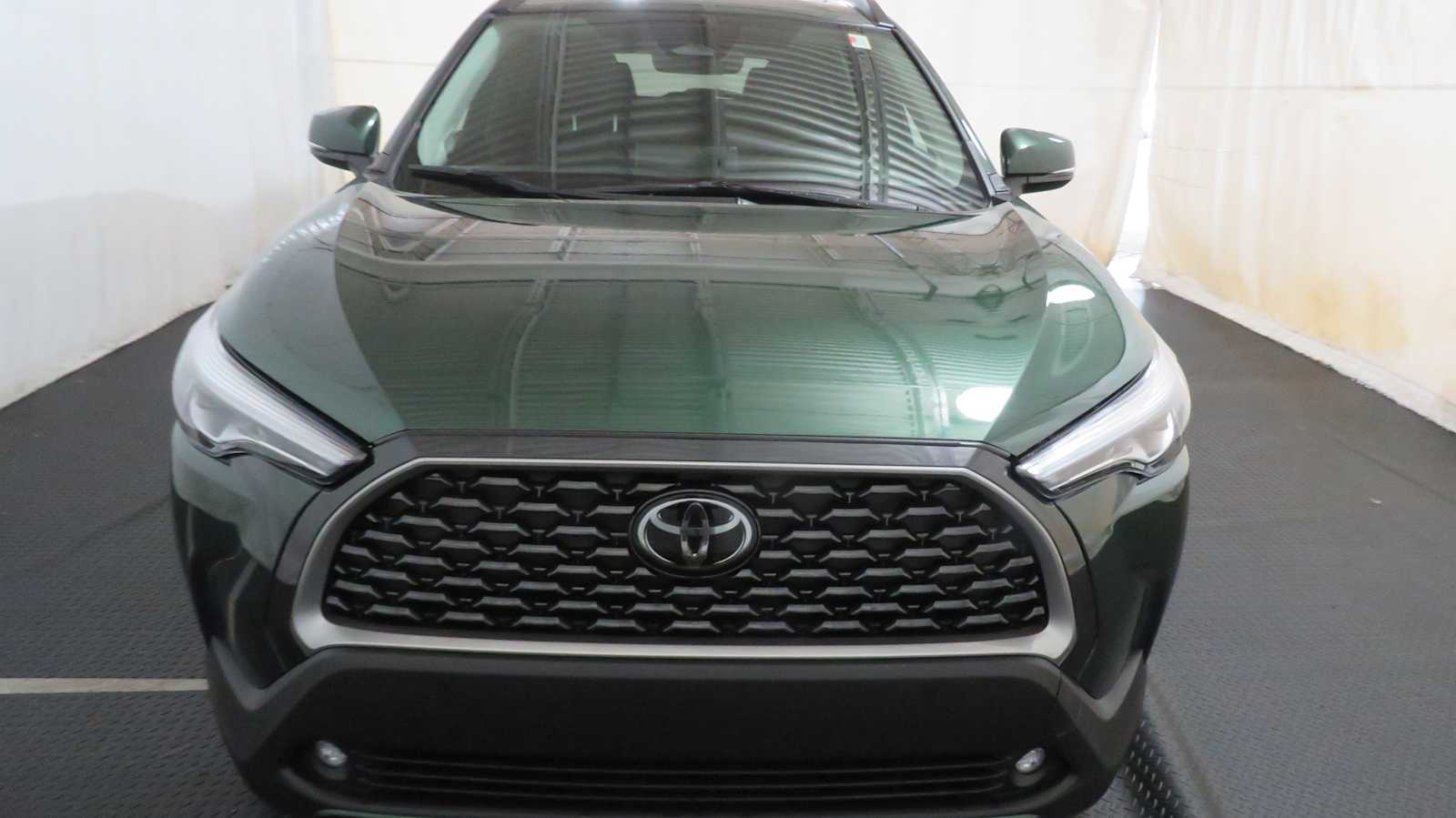2023 Toyota Corolla Cross XLE photo 3