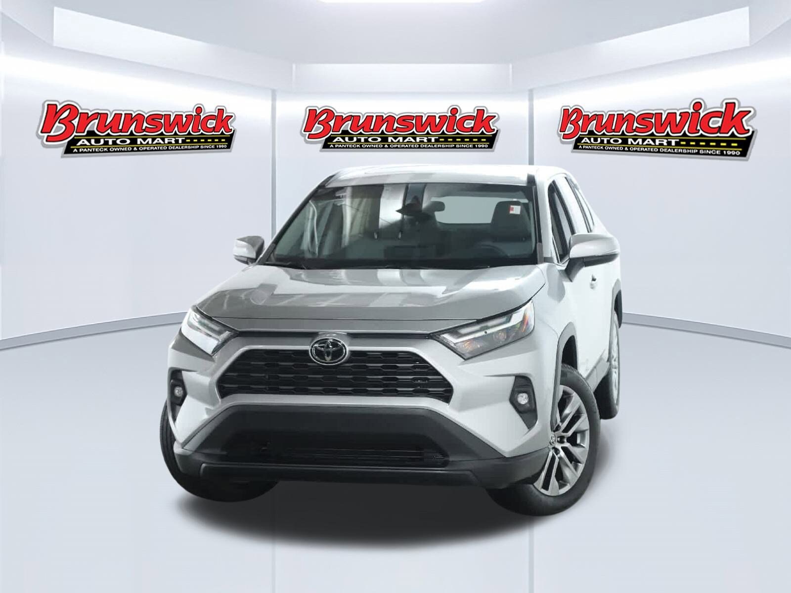 2022 Toyota RAV4 XLE Premium photo 3