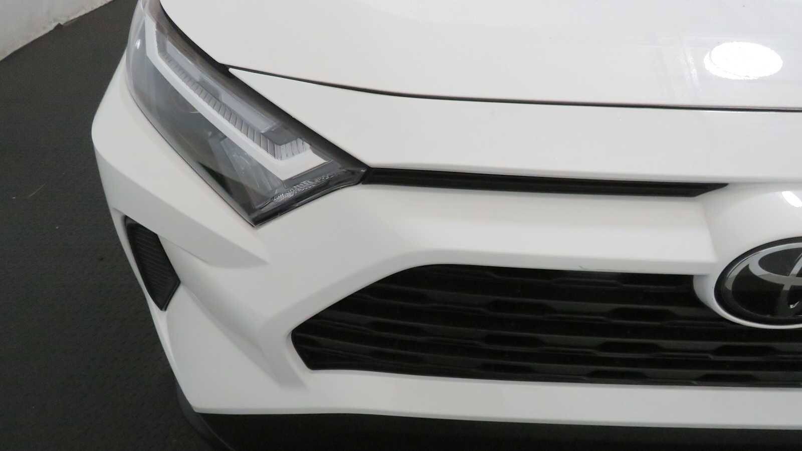 2023 Toyota RAV4 XLE photo 3