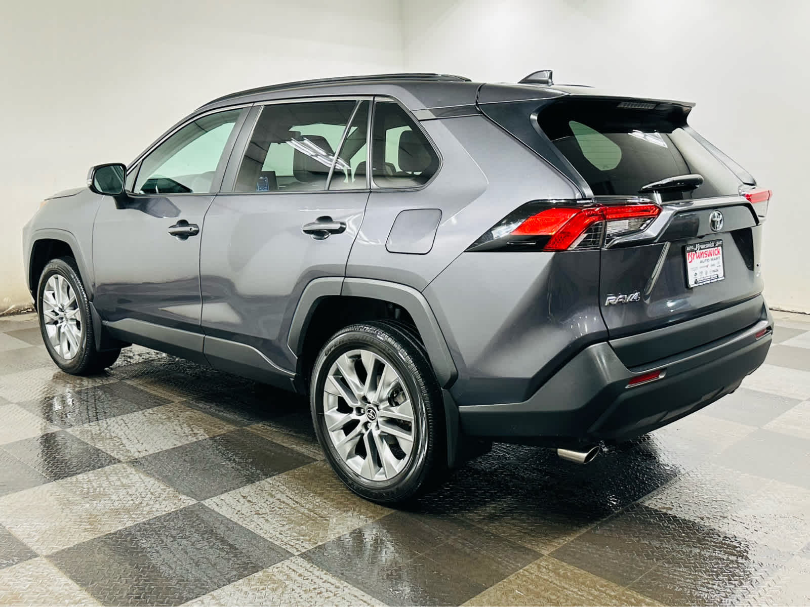 2022 Toyota RAV4 XLE Premium photo 4