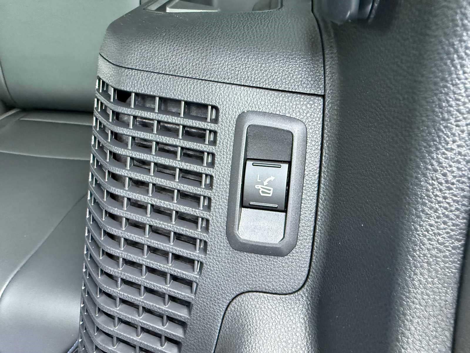 2026 Toyota Sequoia Platinum - Photo 17