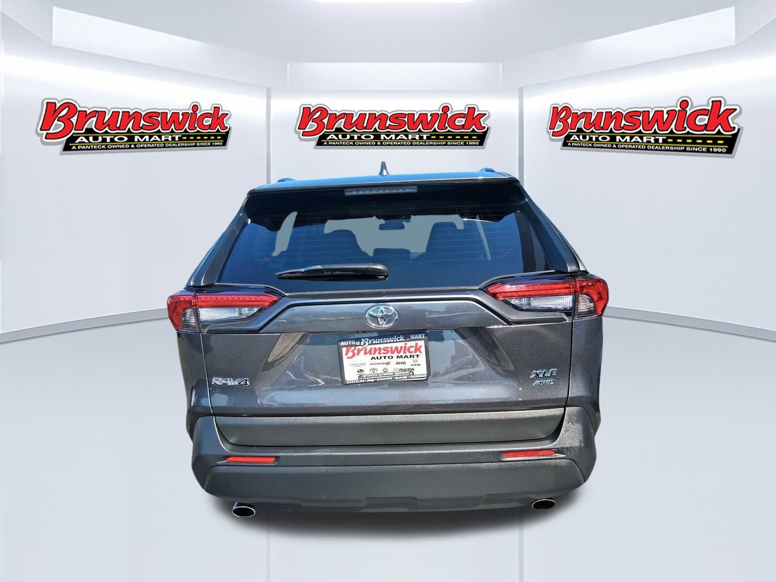 2023 Toyota RAV4 XLE photo 2