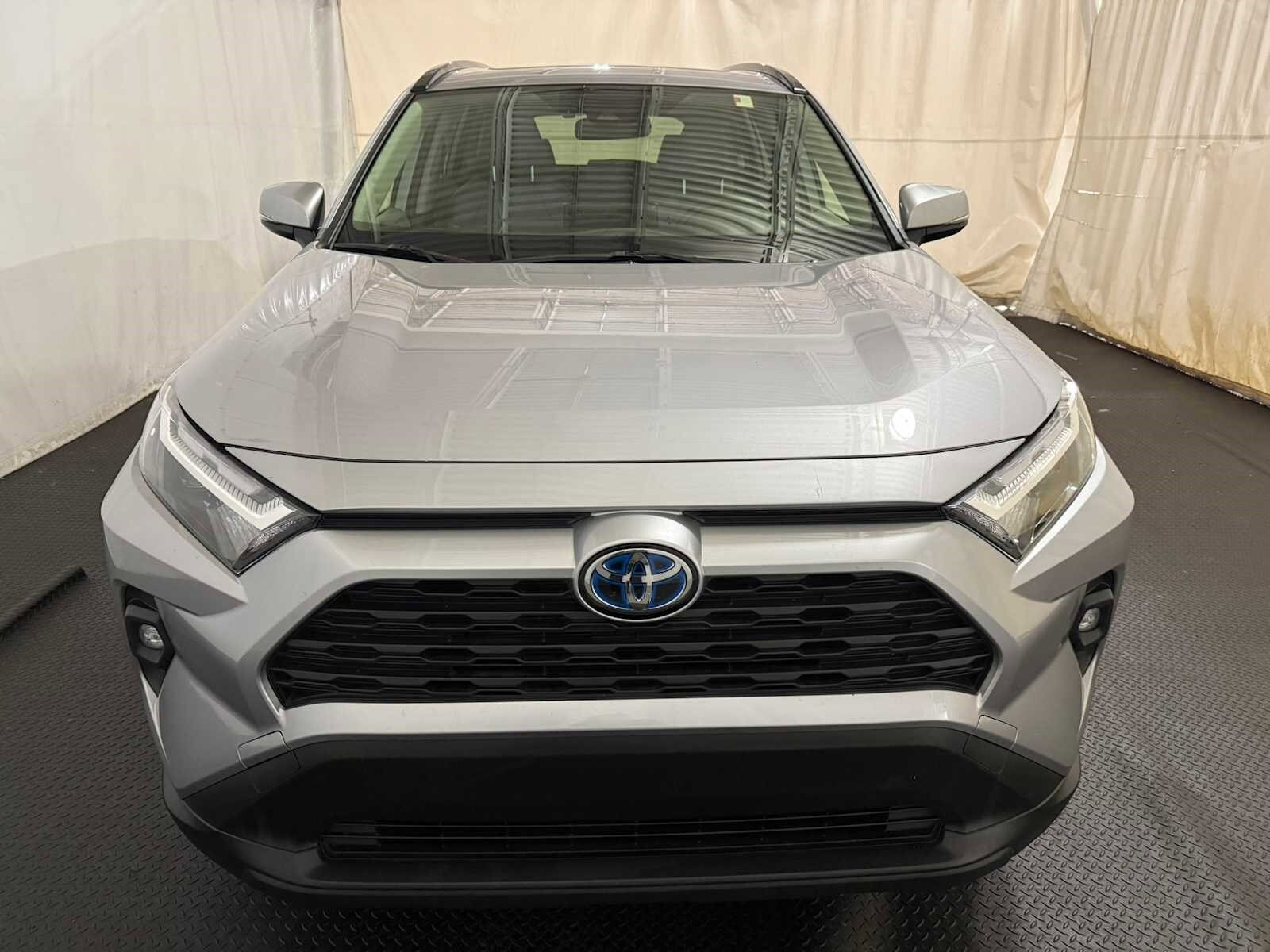 2023 Toyota RAV4 Hybrid XLE Premium photo 3