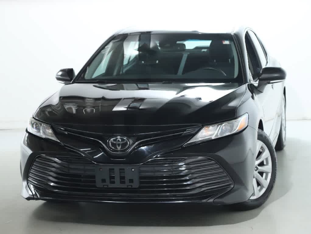 2019 Toyota Camry LE photo 3