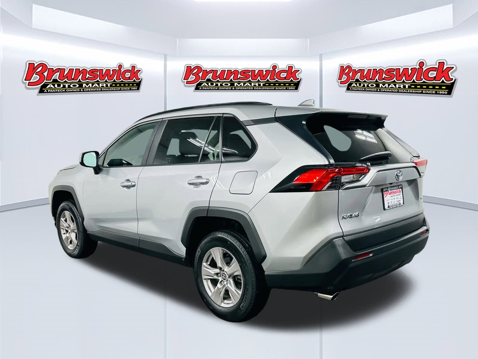 2022 Toyota RAV4 XLE photo 4