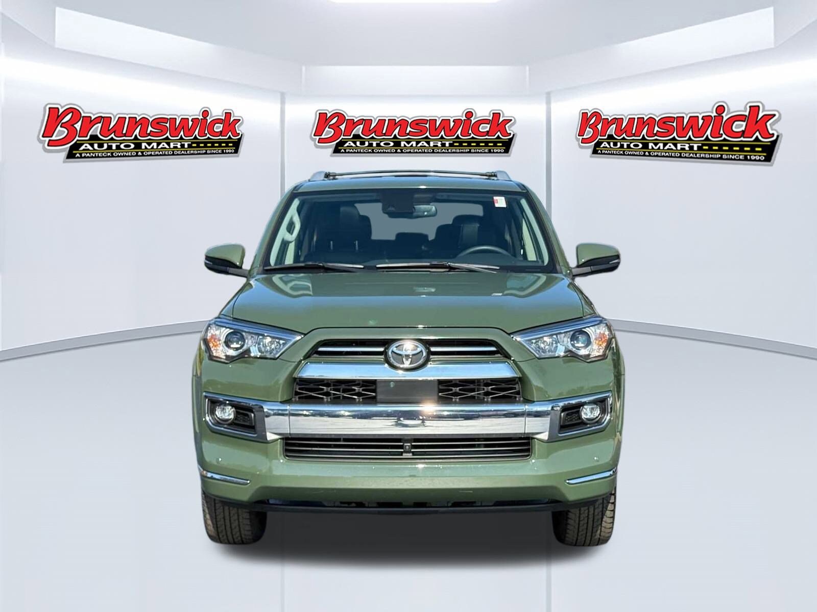 2022 Toyota 4Runner Limited photo 2
