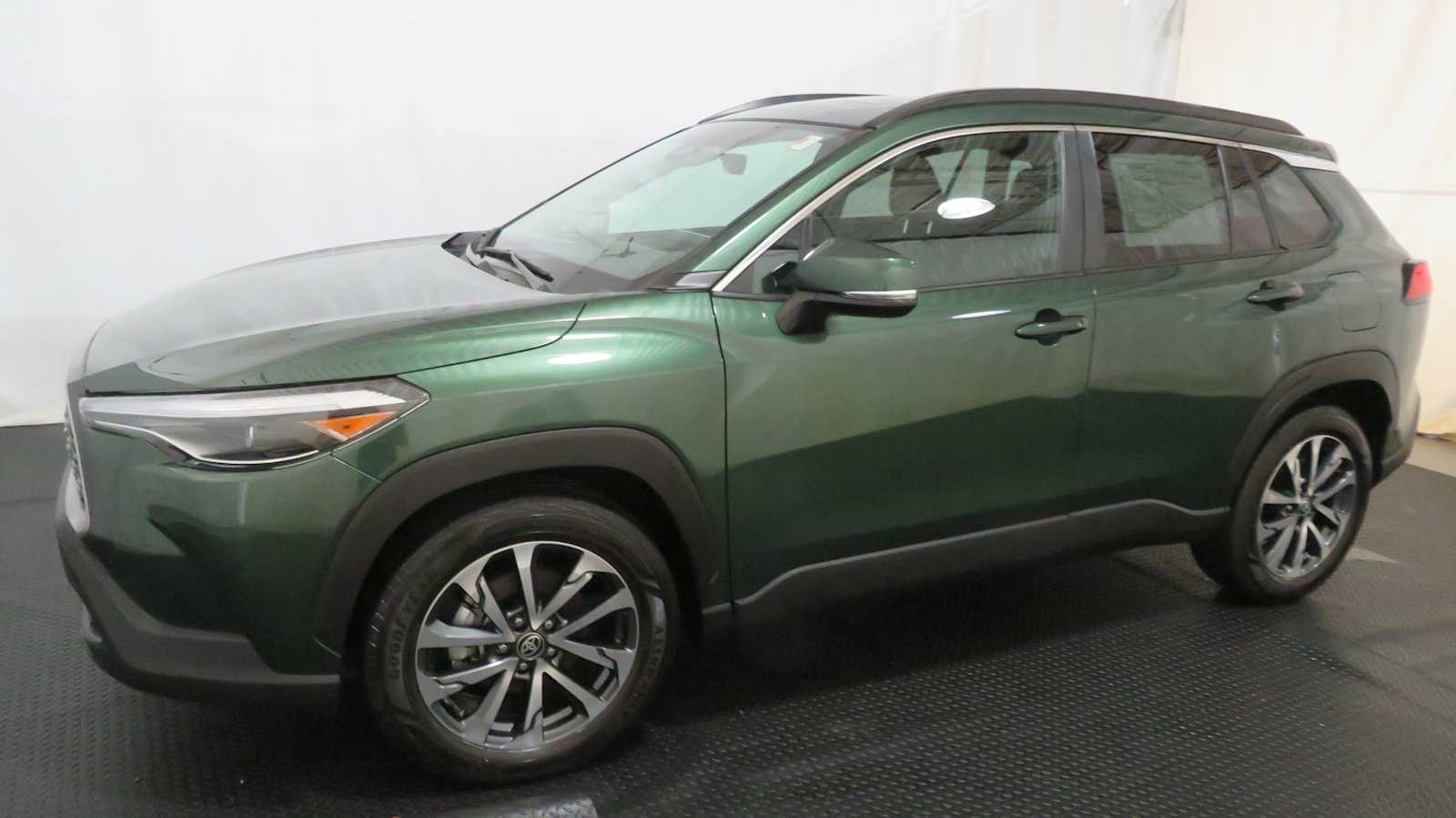 2023 Toyota Corolla Cross XLE photo 2