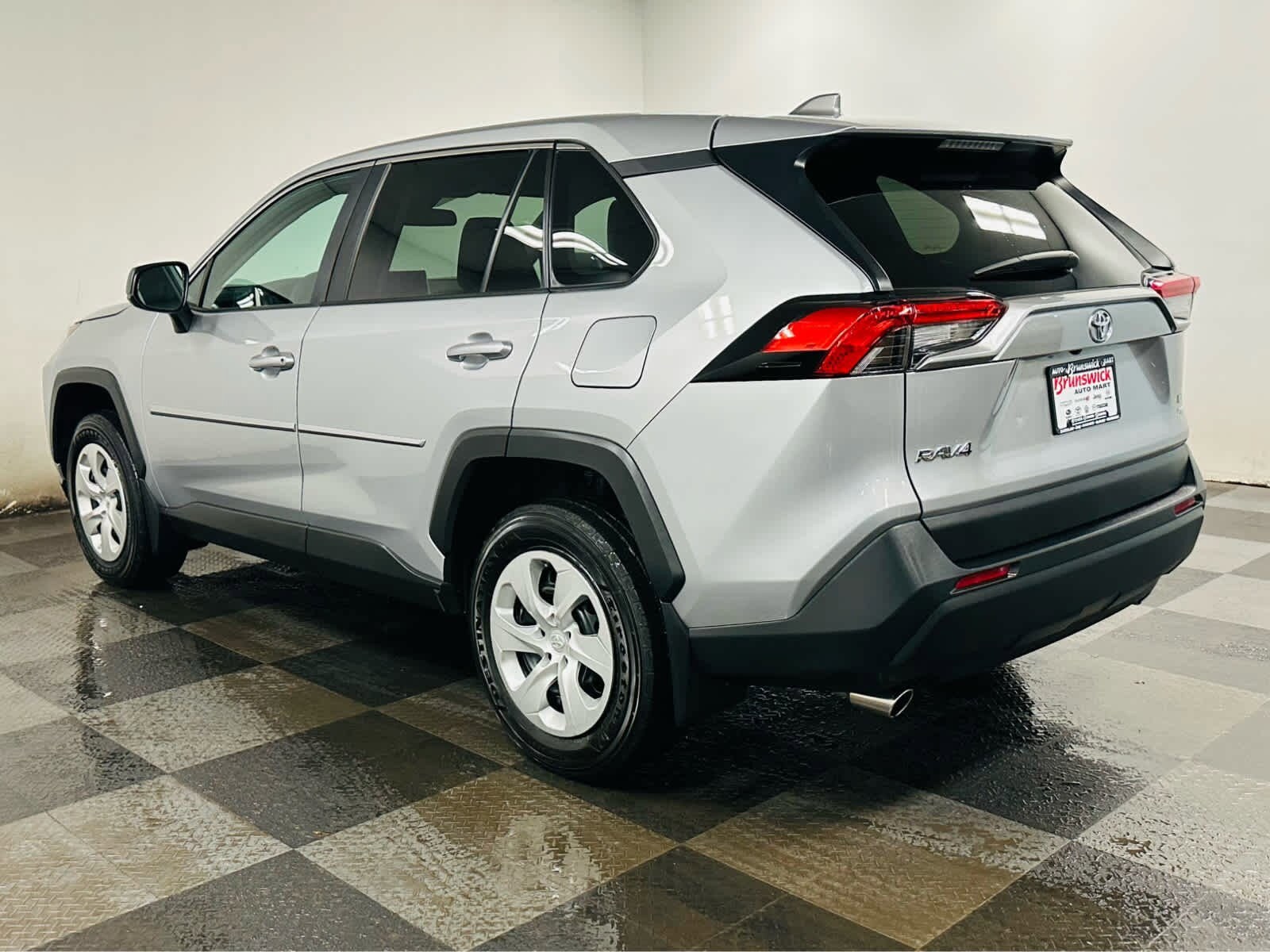 2023 Toyota RAV4 LE photo 4