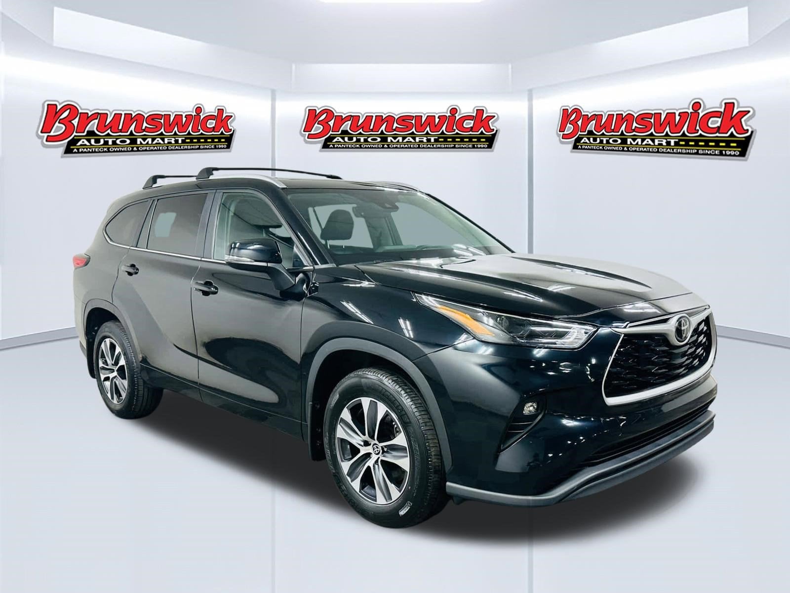 Midnight Black 2023 Toyota Highlander XLE AWD SUV / Crossover All-Wheel Drive Automatic