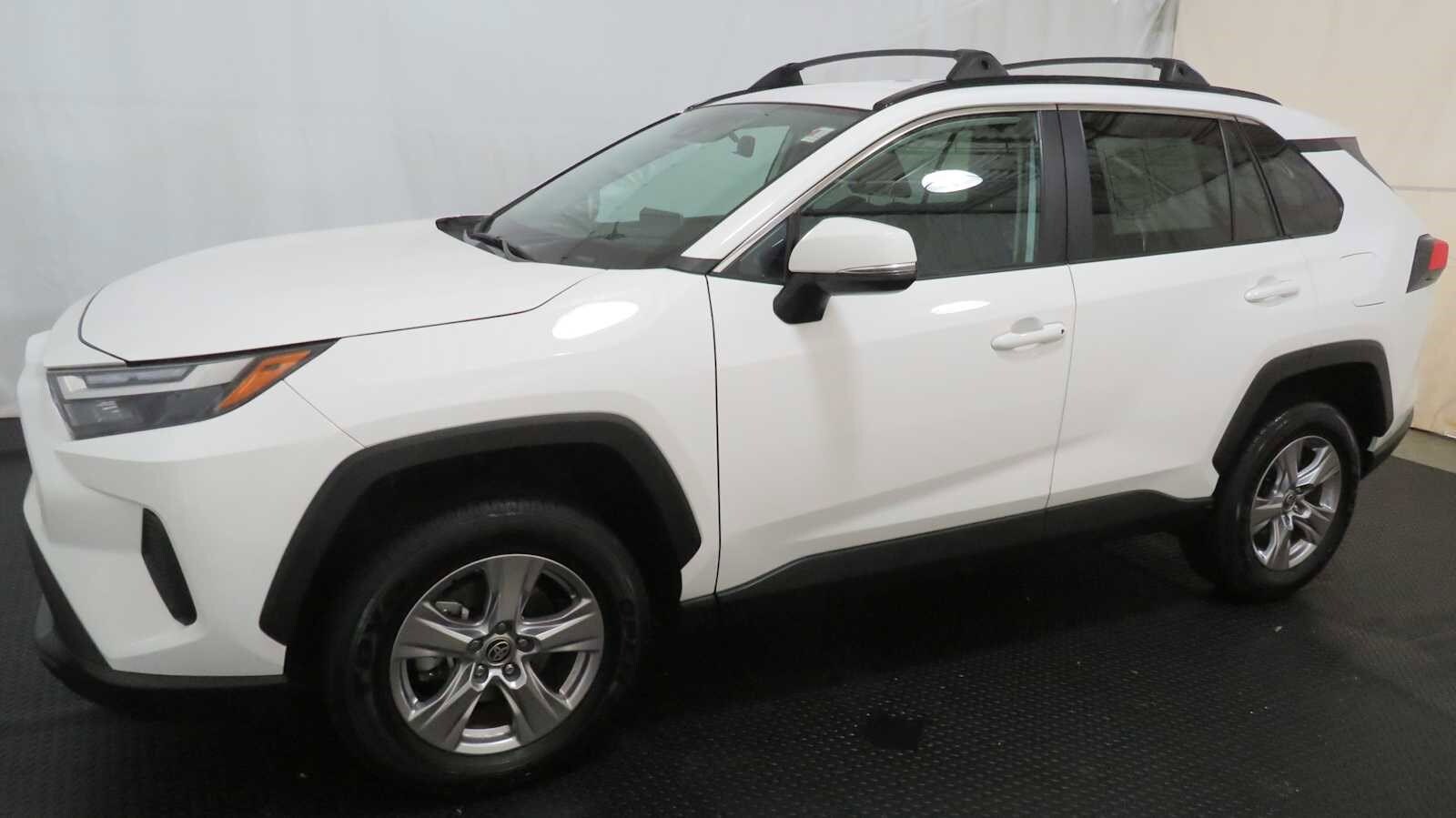 2023 Toyota RAV4 XLE photo 2