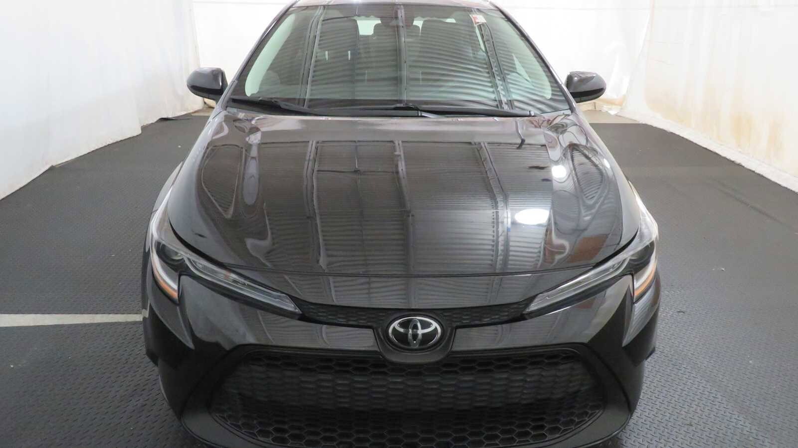 2021 Toyota Corolla LE photo 3