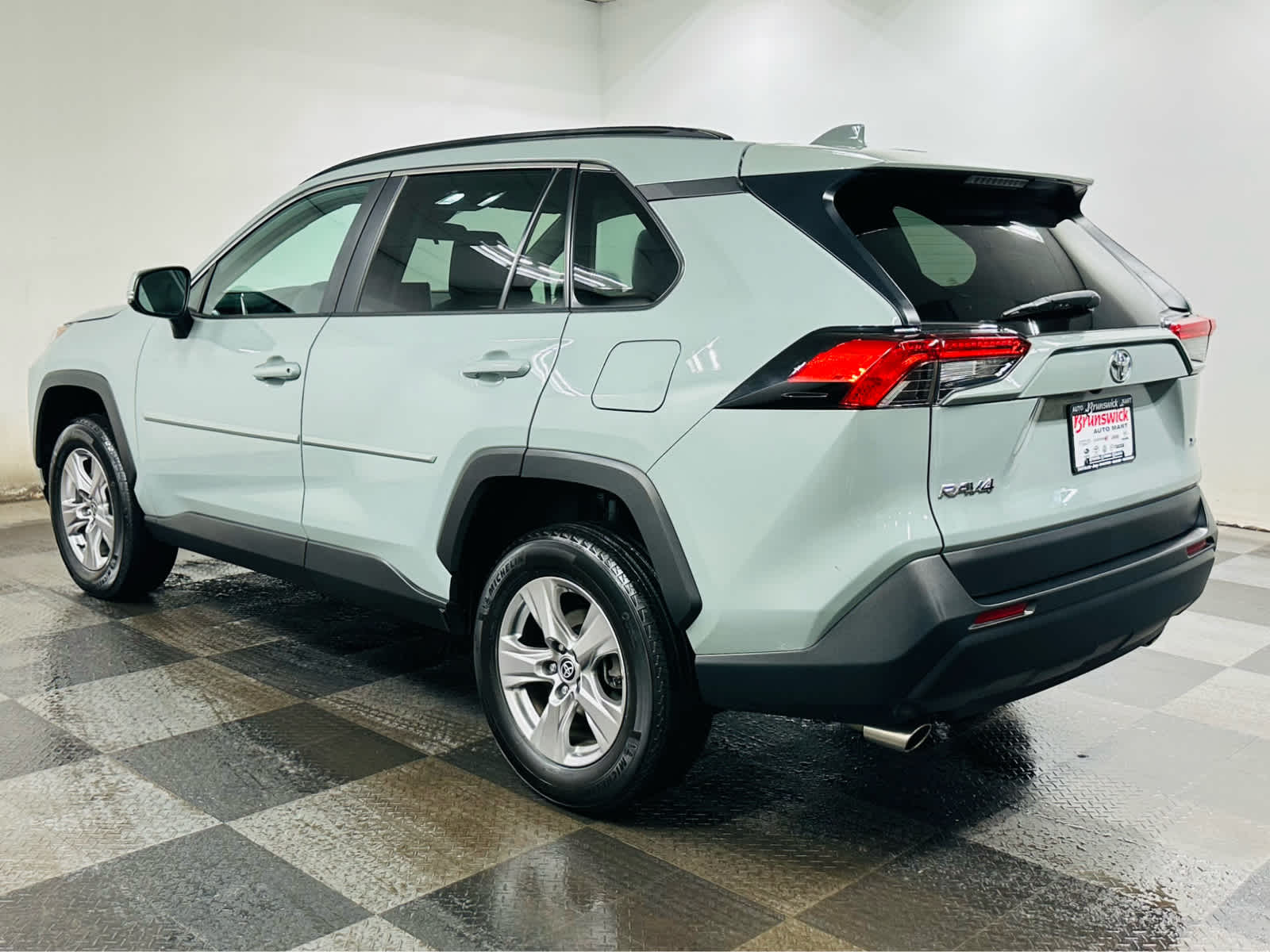 2023 Toyota RAV4 XLE photo 4