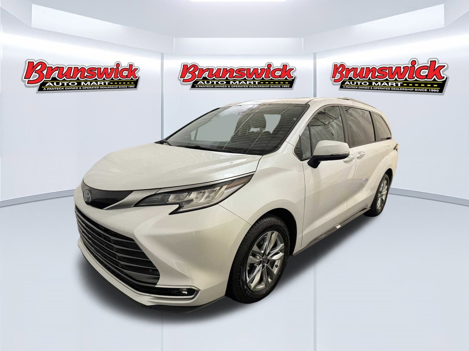 2023 Toyota Sienna Van Passenger Van 