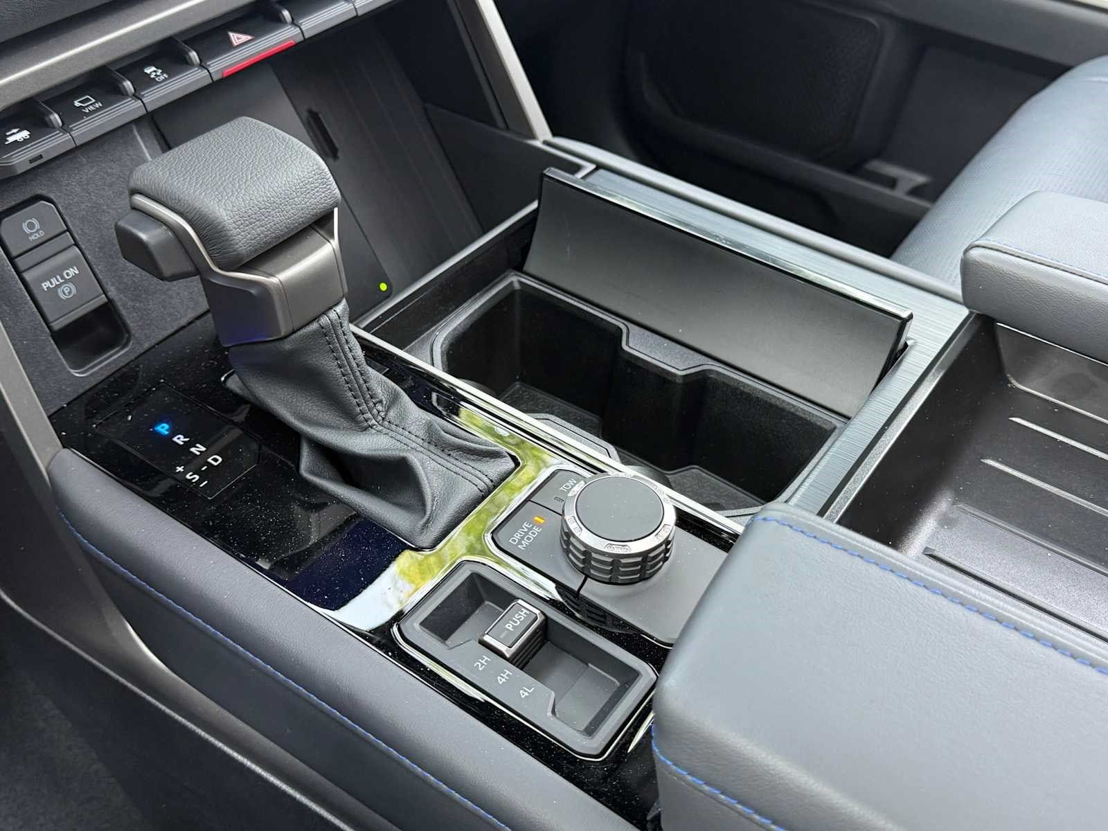 2026 Toyota Sequoia Platinum - Photo 27