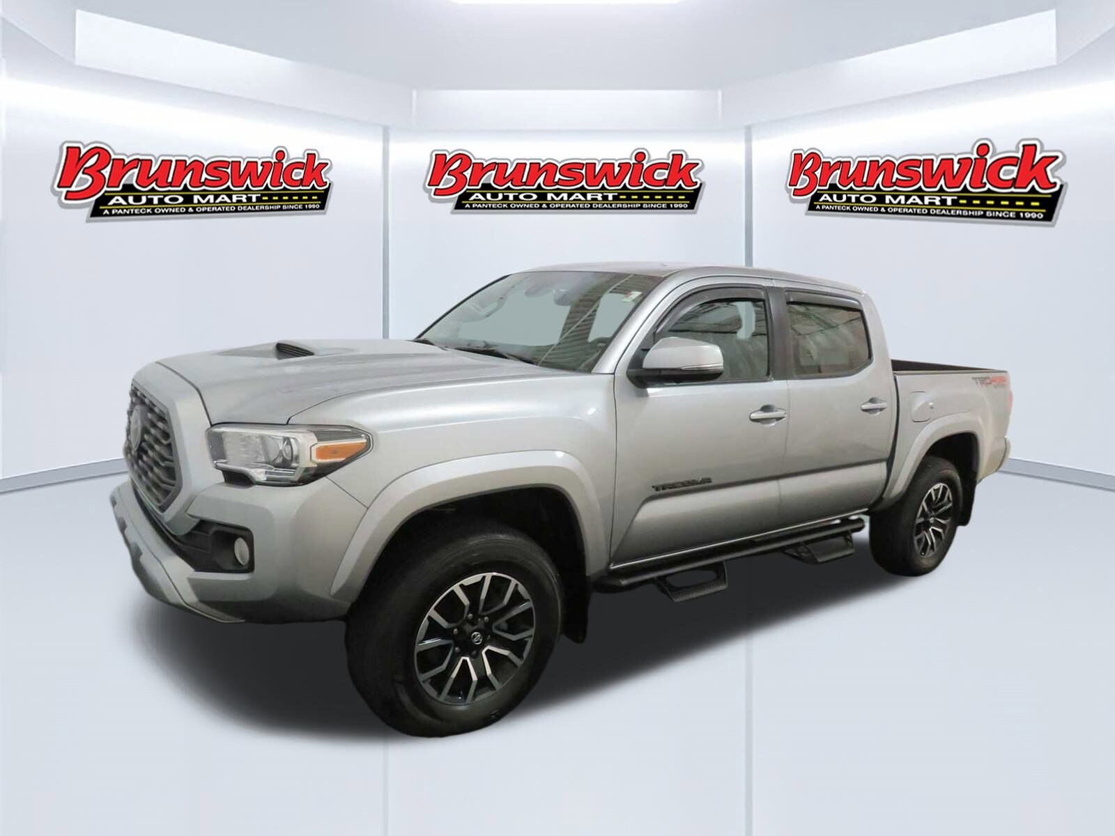 2023 Toyota Tacoma TRD Sport V6 photo 2