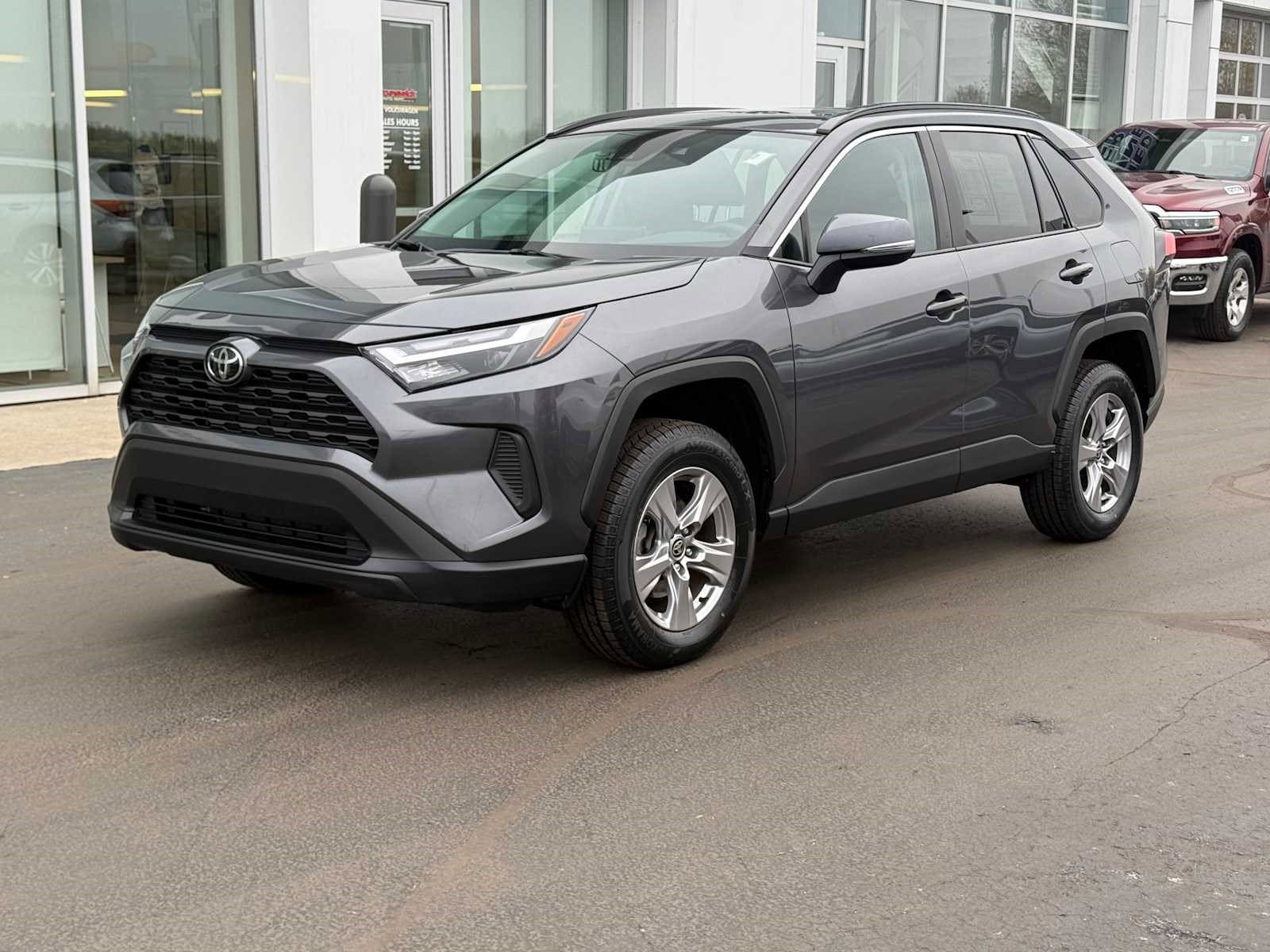 2023 Toyota RAV4 XLE's photo