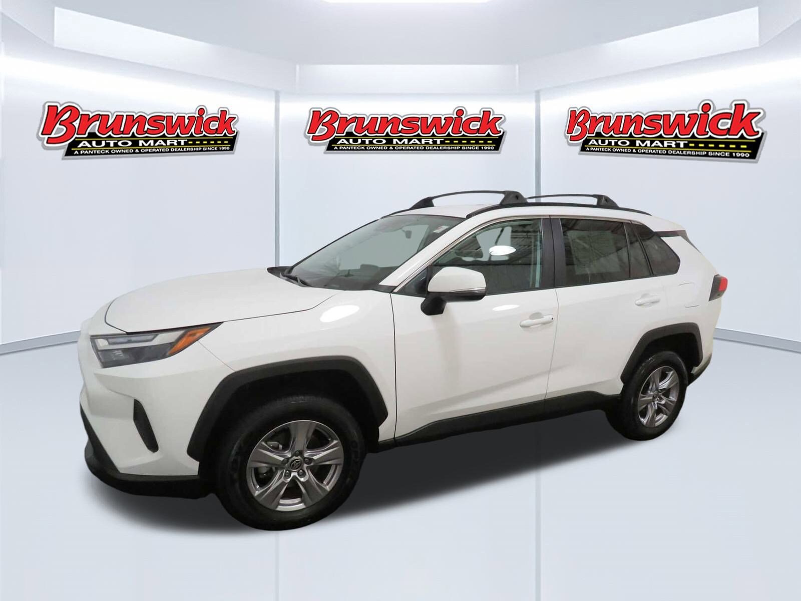 2023 Toyota RAV4 XLE photo 2