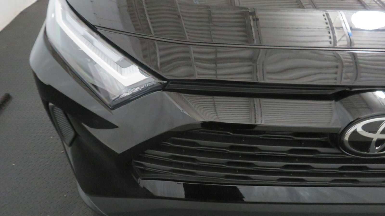 2023 Toyota RAV4 XLE photo 4