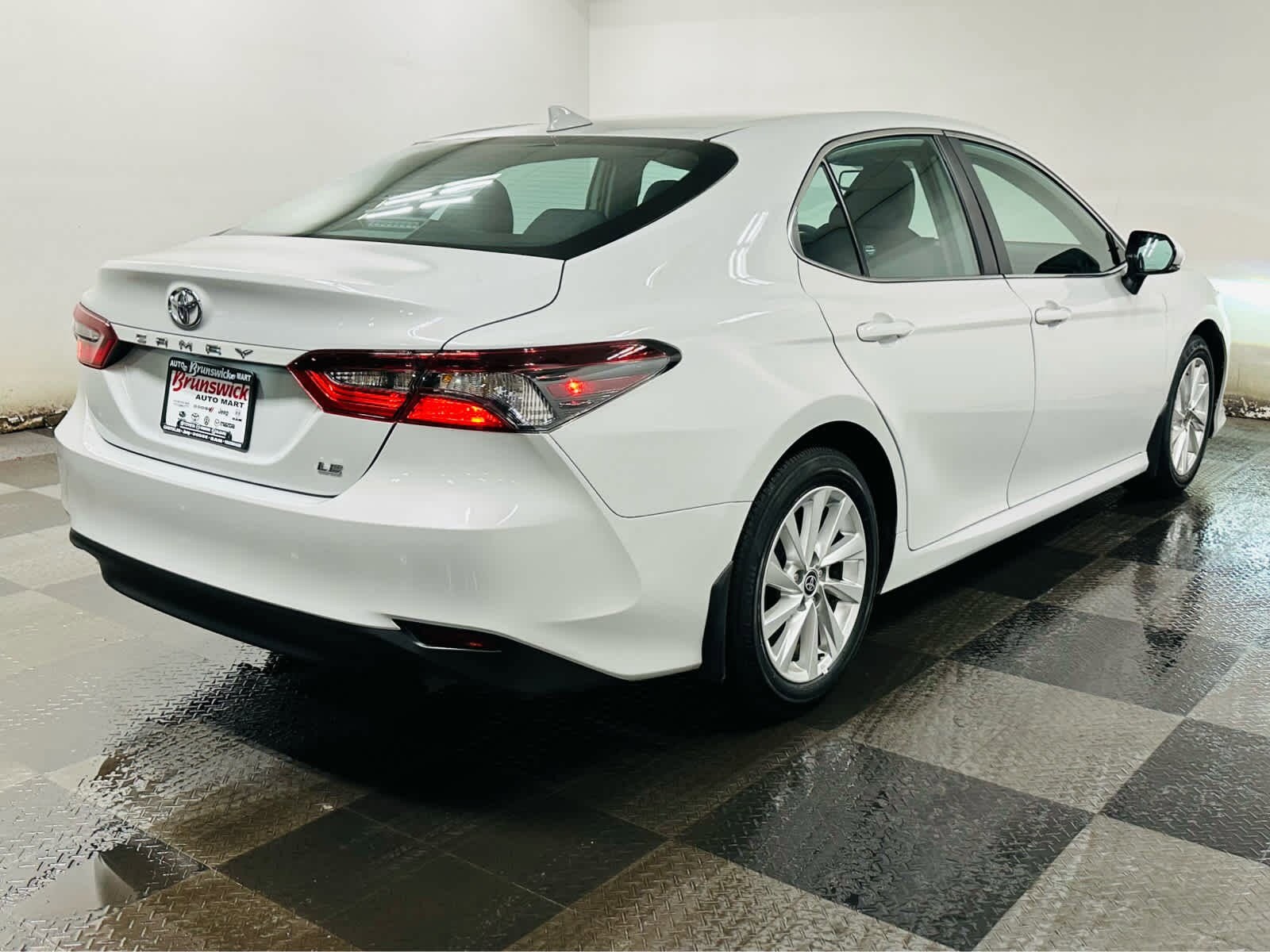 2023 Toyota Camry LE photo 3