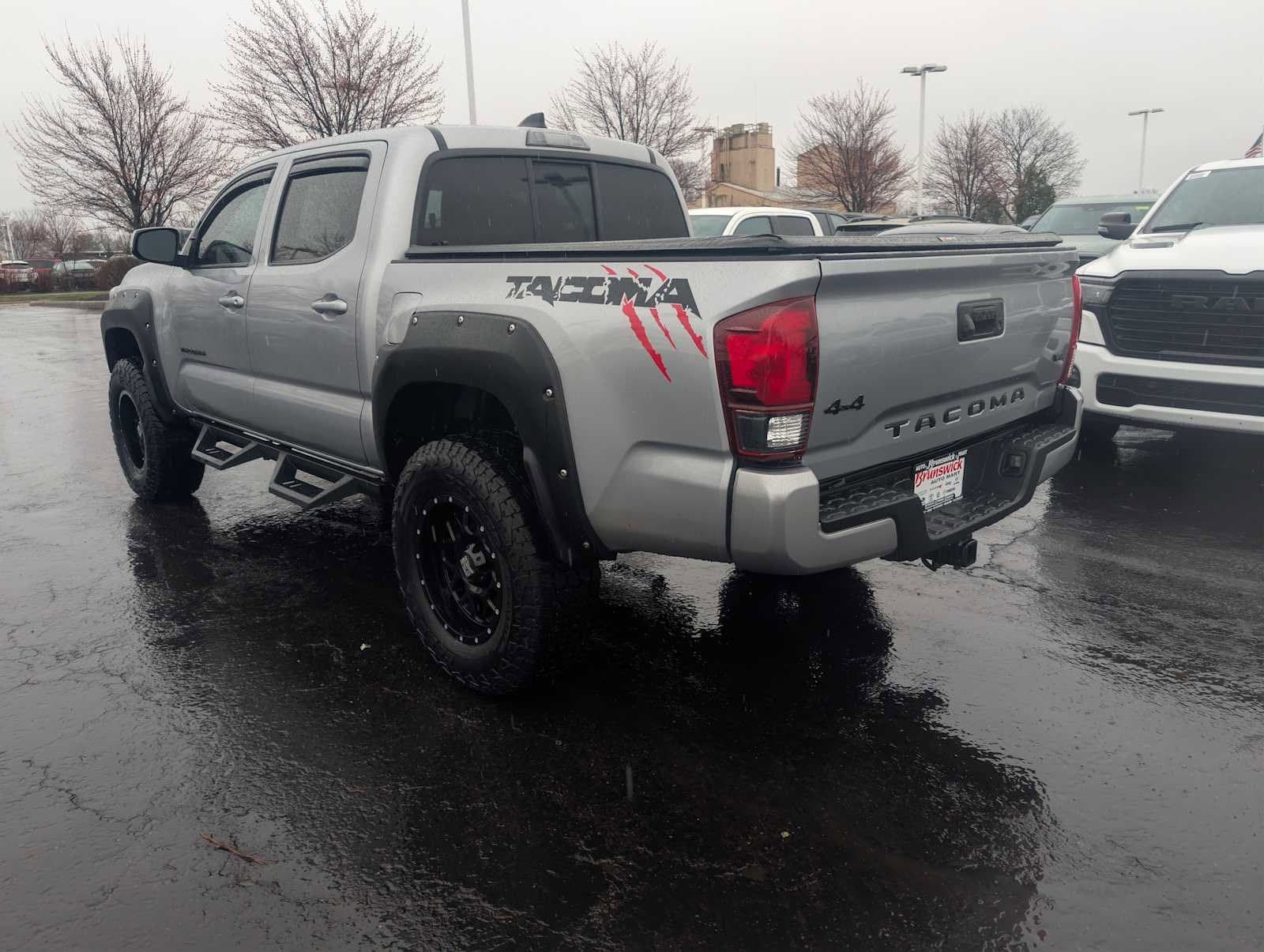 View vehicle photo 5