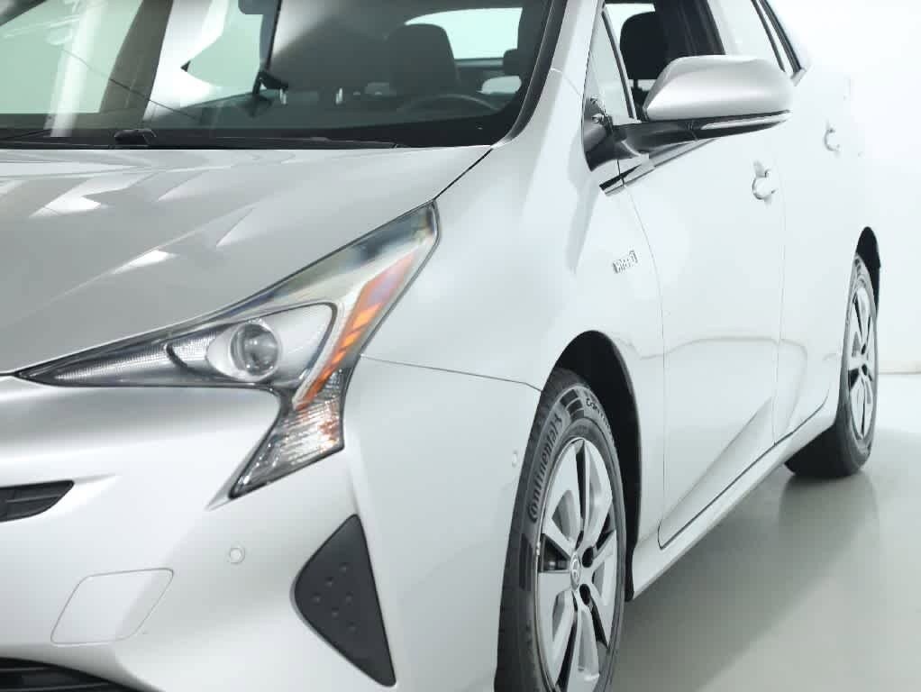 2018 Toyota Prius Two photo 4