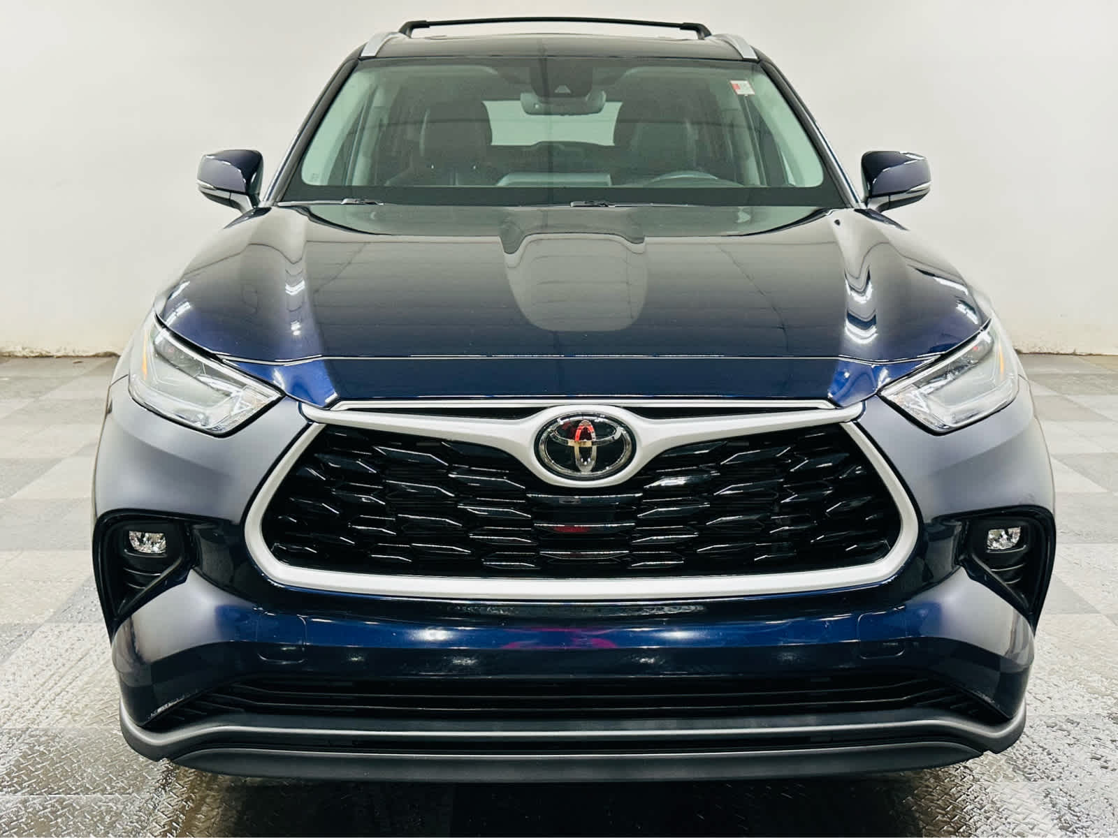 2022 Toyota Highlander XLE photo 2