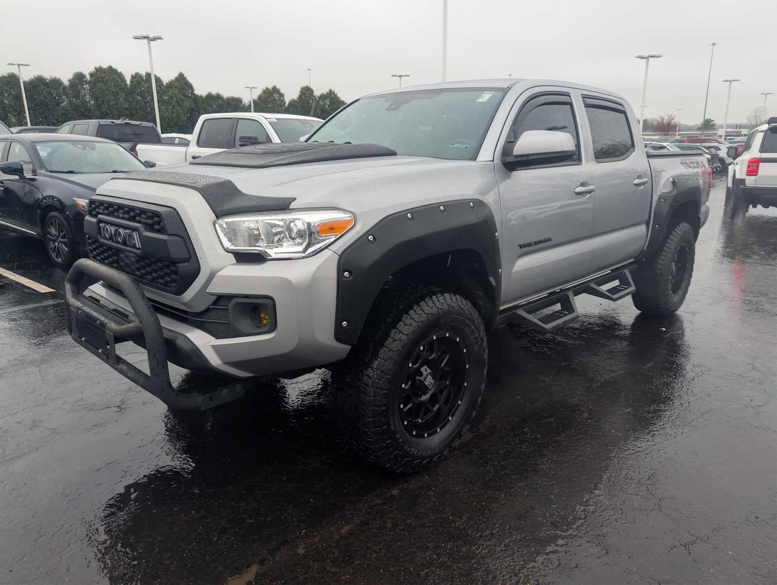 View vehicle photo 3