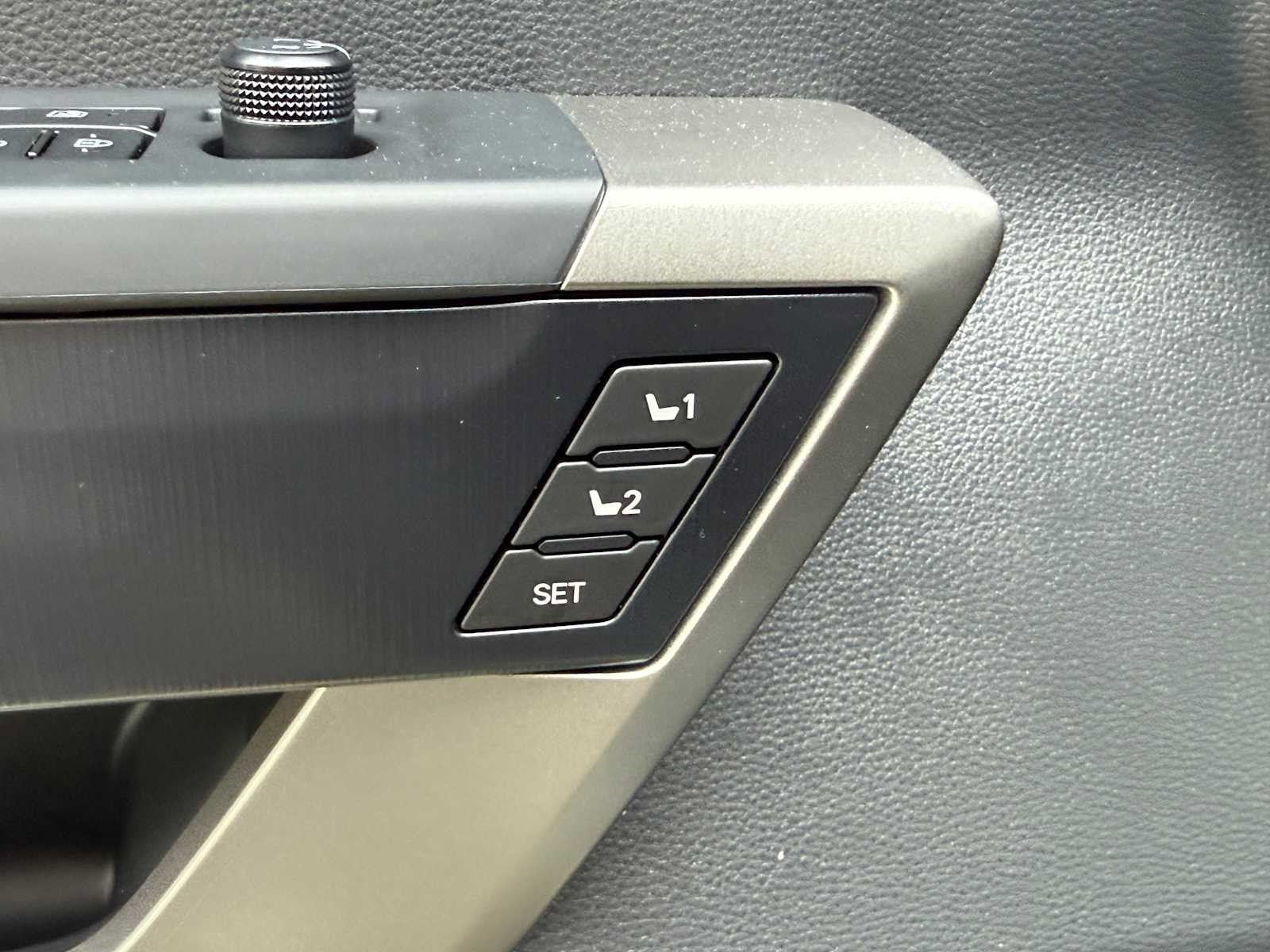 2026 Toyota Sequoia Platinum - Photo 10