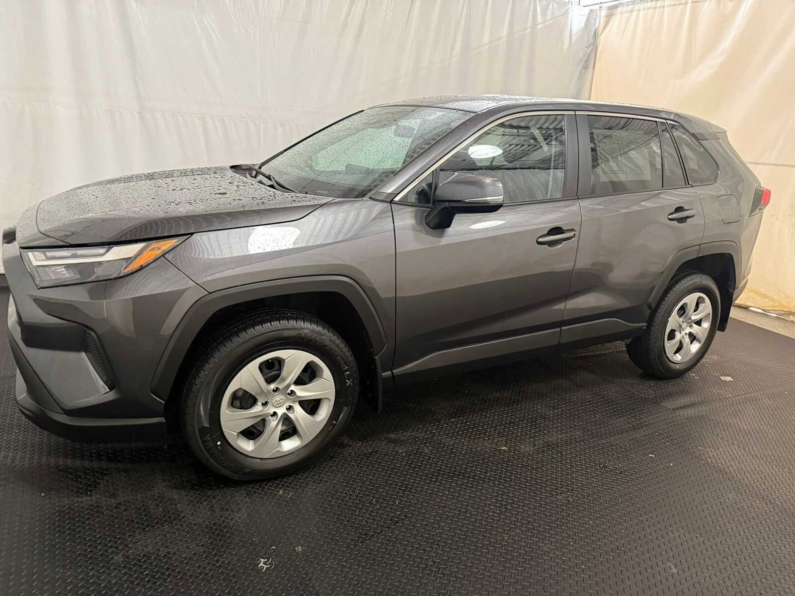 2023 Toyota RAV4 LE photo 2