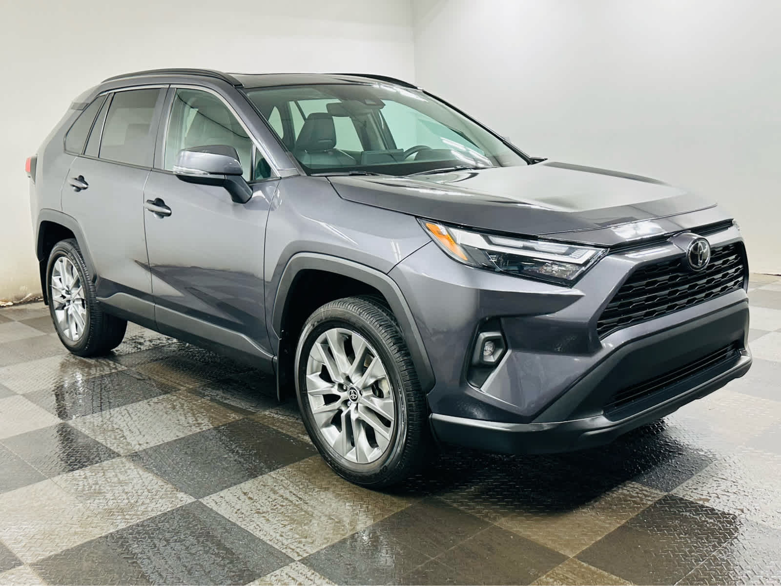 2022 Toyota RAV4 XLE Premium photo 3
