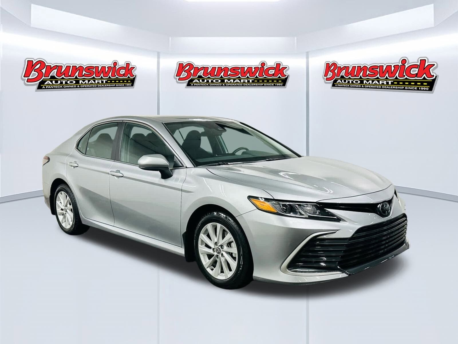 2023 Toyota Camry LE photo 3