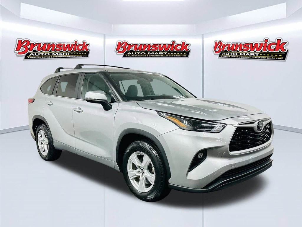 Used 2023 Toyota Highlander LE SUV