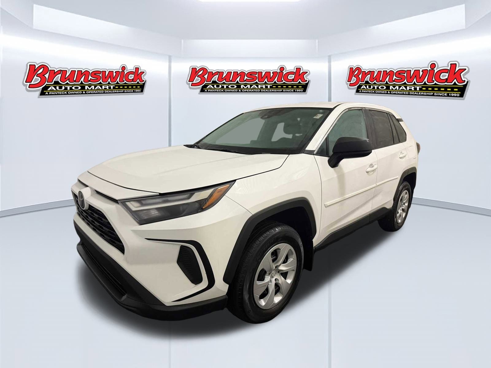 2024 Toyota RAV4 LE's photo