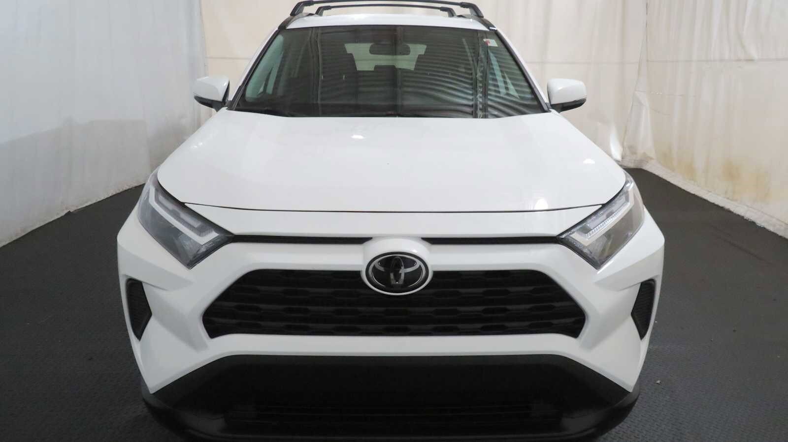 2023 Toyota RAV4 XLE photo 3