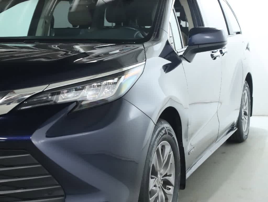 Certified 2021 Toyota Sienna XLE 8 Passenger Van