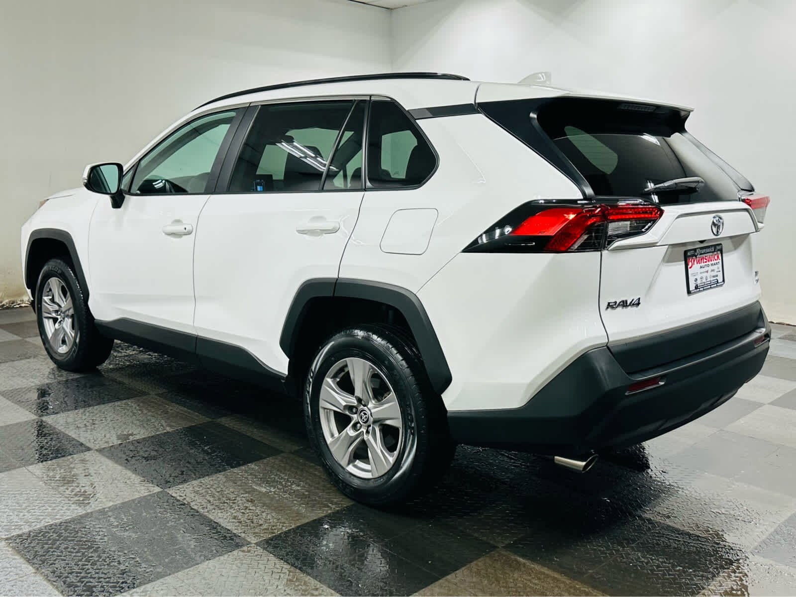 2022 Toyota RAV4 XLE photo 4