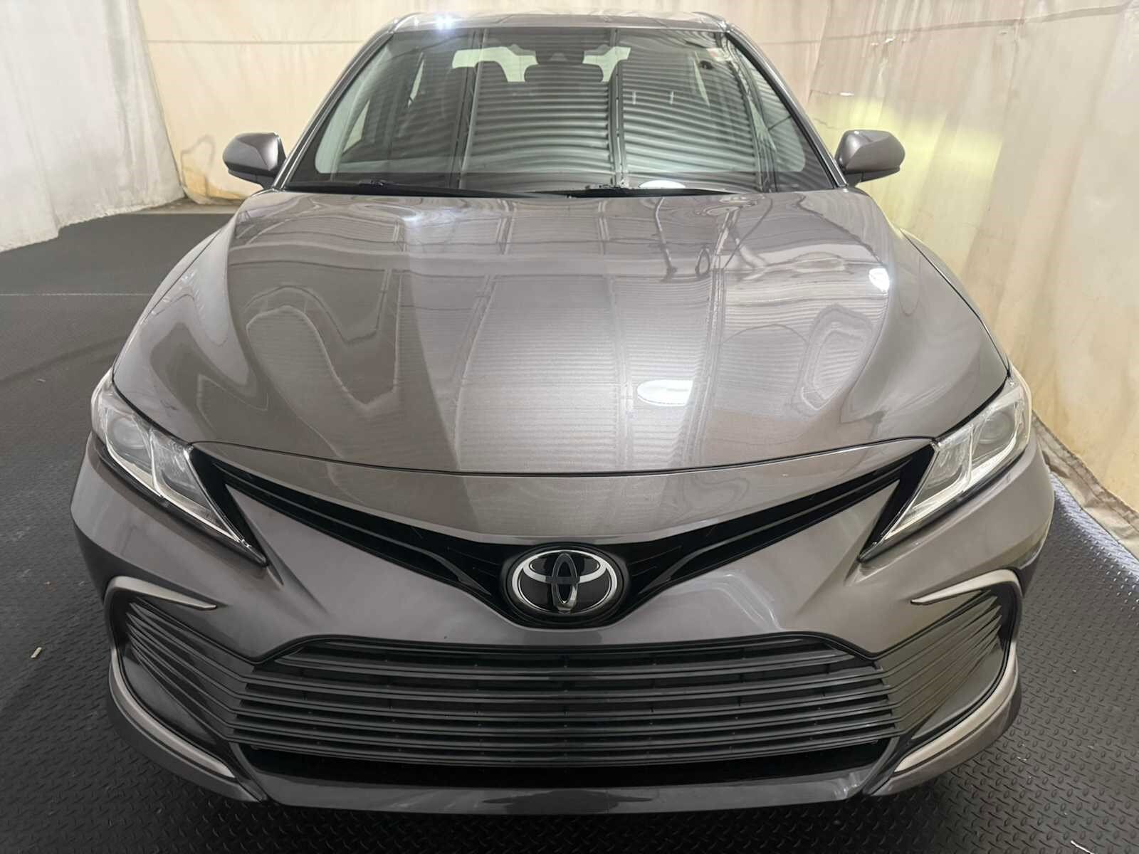 2023 Toyota Camry LE photo 3