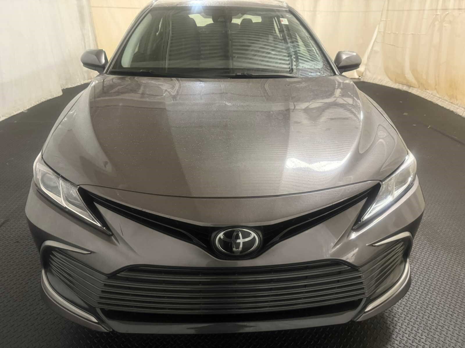 2023 Toyota Camry LE photo 3