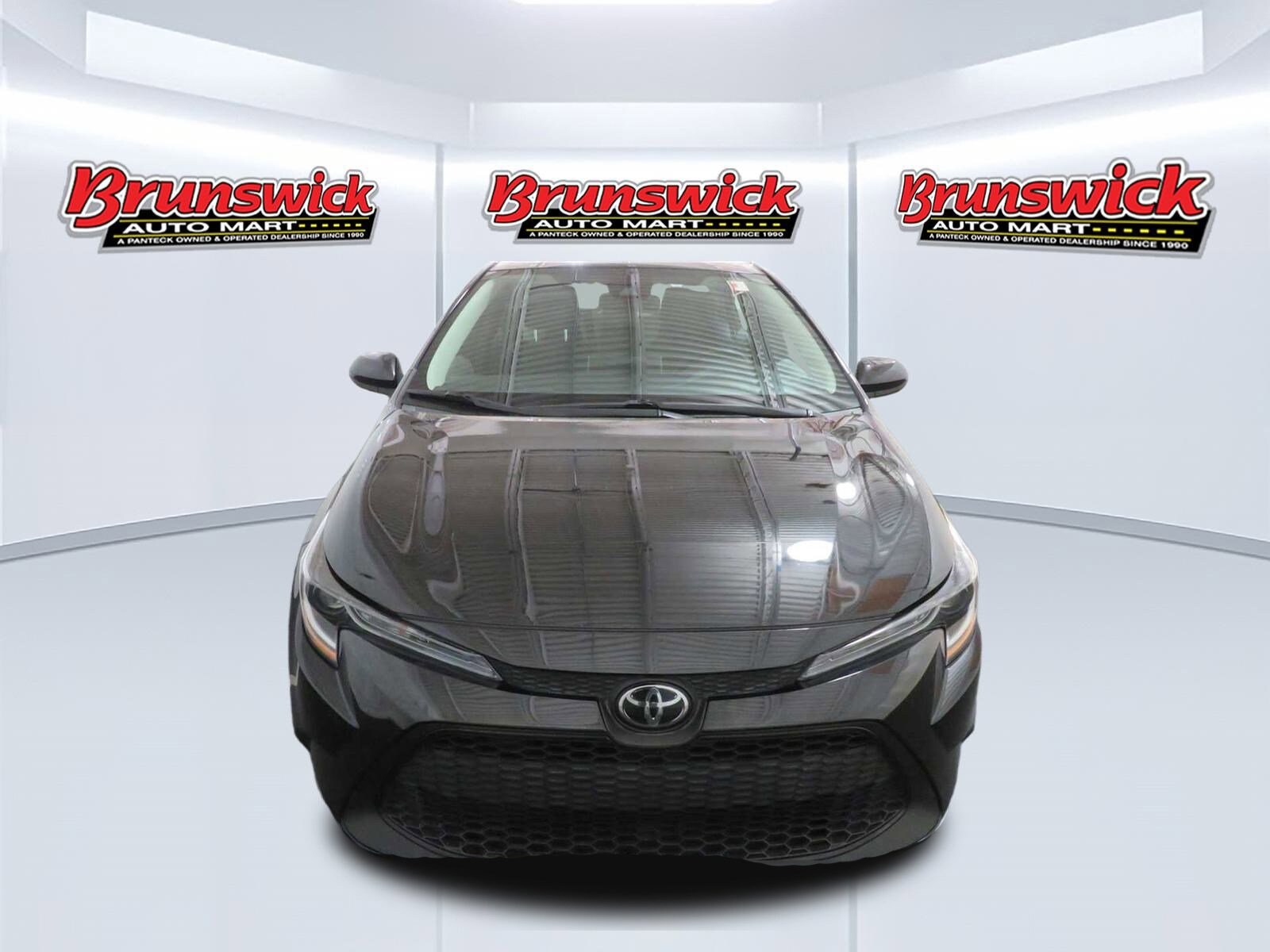 2021 Toyota Corolla LE photo 2